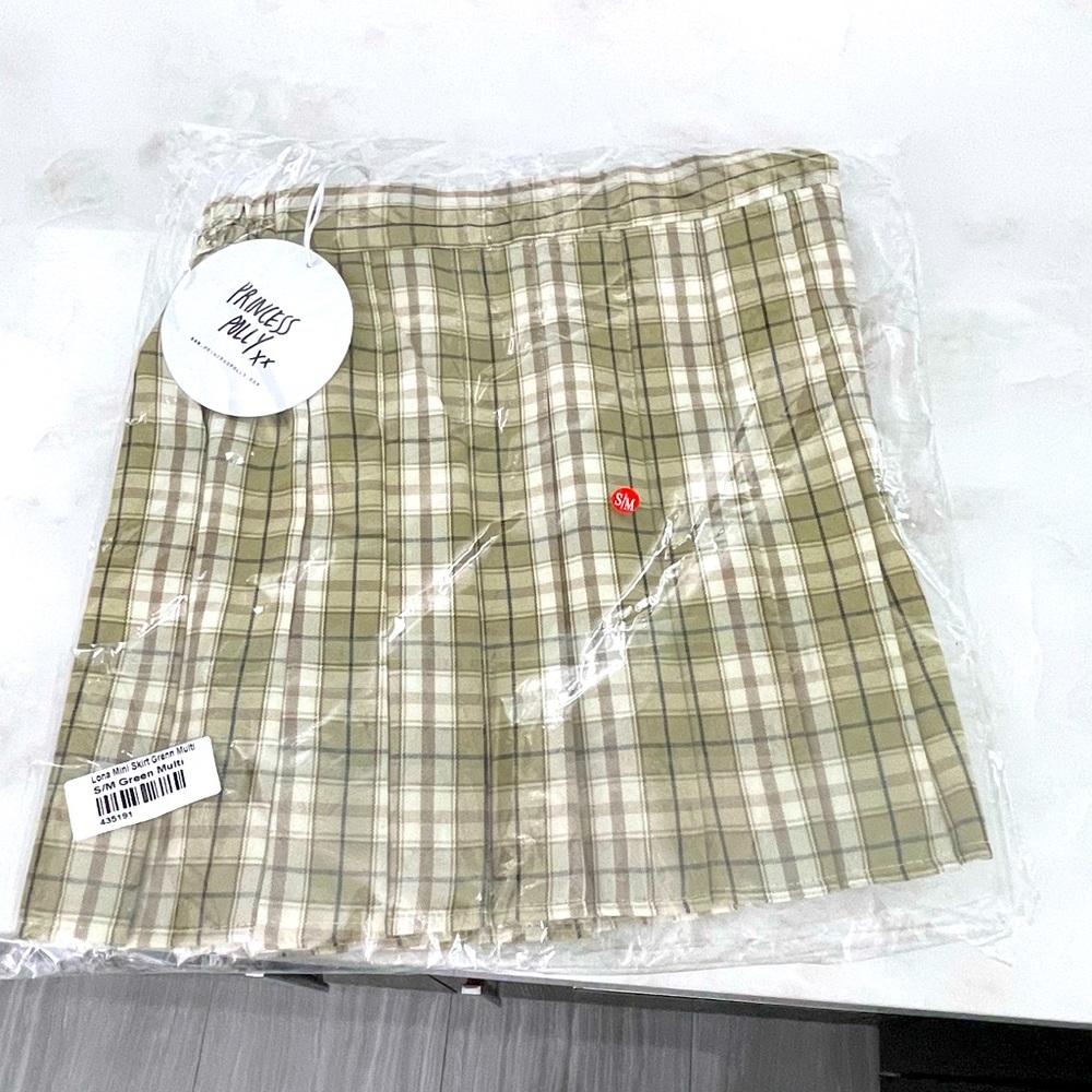 Princess Polly  girls short skirt in size S/M